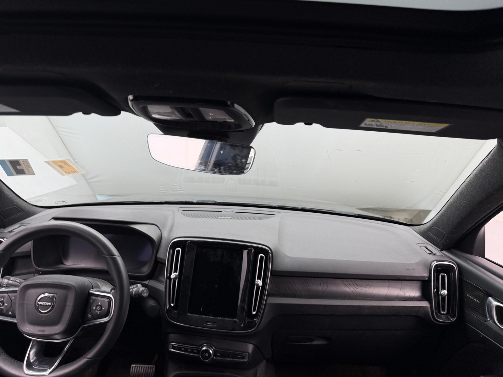 Thumbnail: 2023 Volvo XC40 - 3