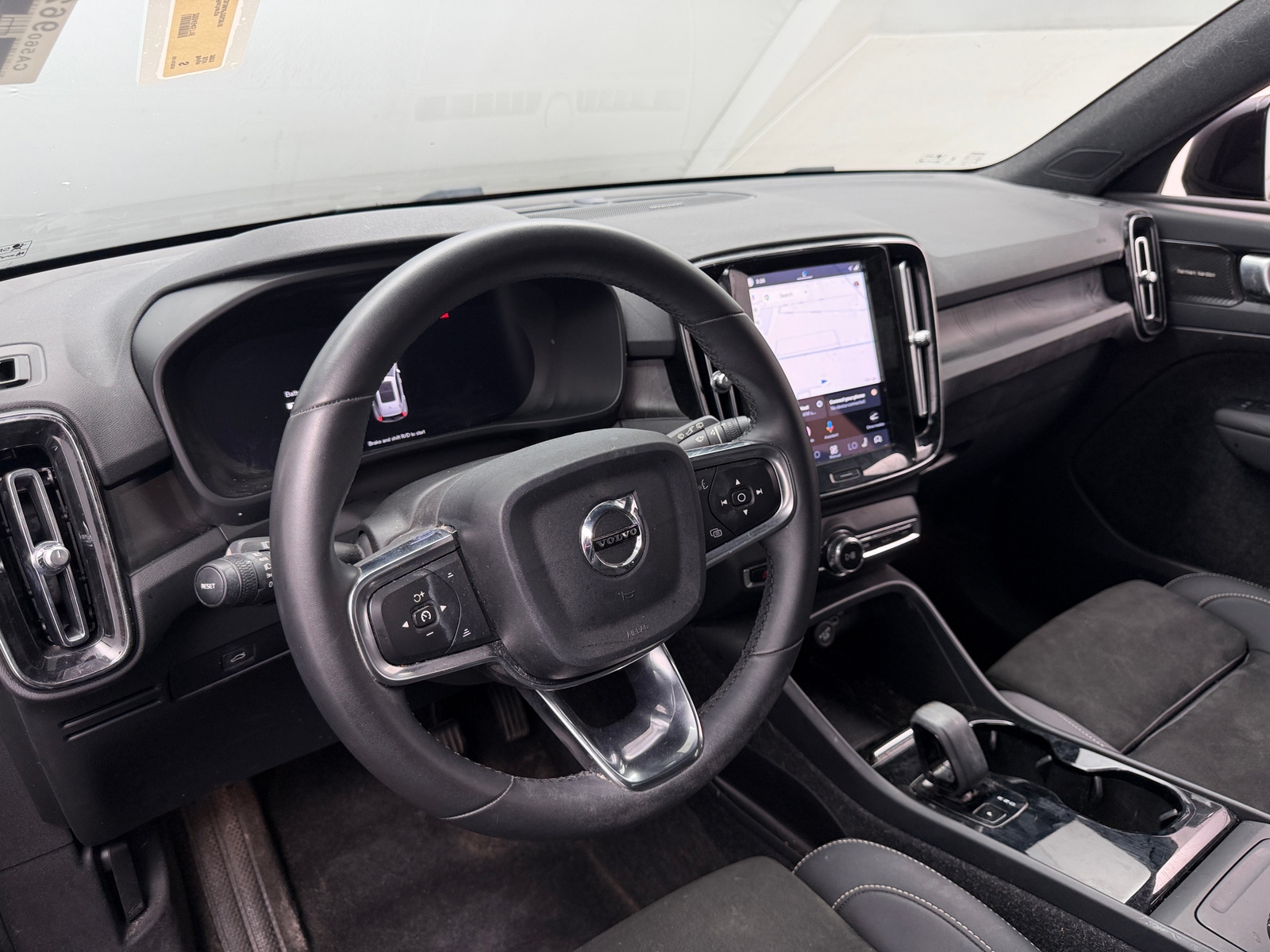 Thumbnail: 2023 Volvo XC40 - 5