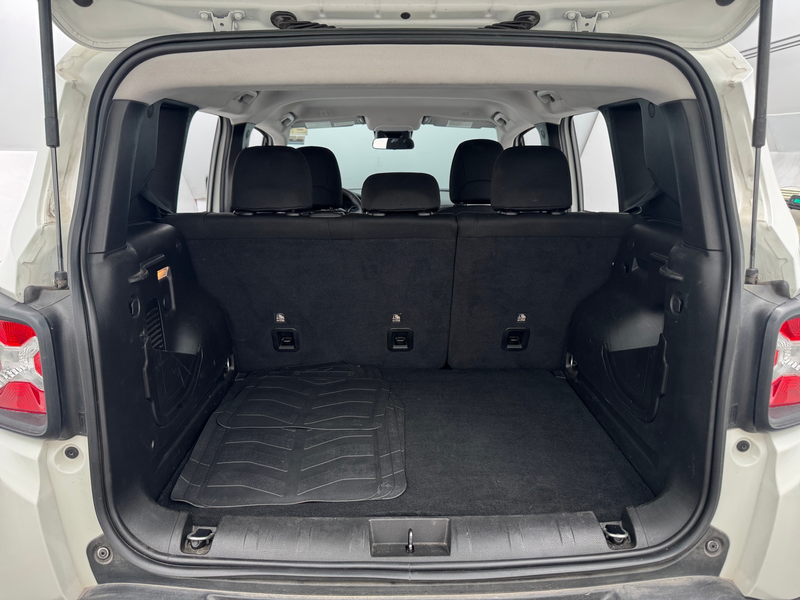 Thumbnail: 2023 Jeep Renegade - 7