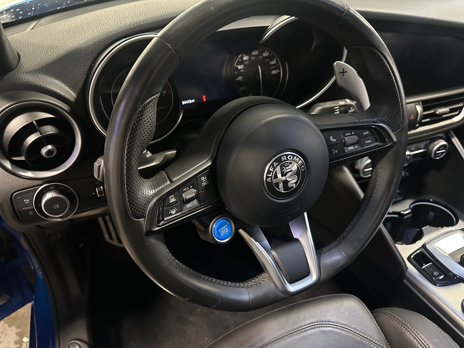 Thumbnail: 2022 Alfa Romeo Giulia - 4
