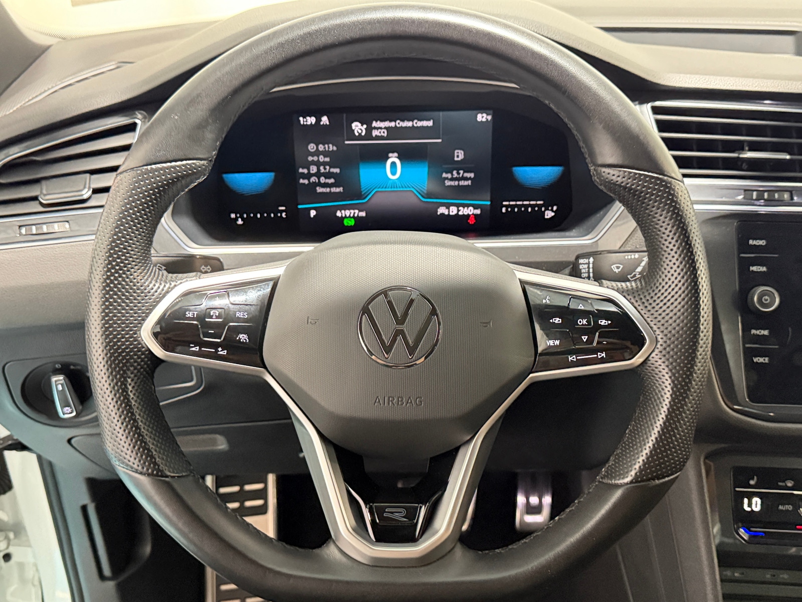Thumbnail: 2022 Volkswagen Tiguan - 4