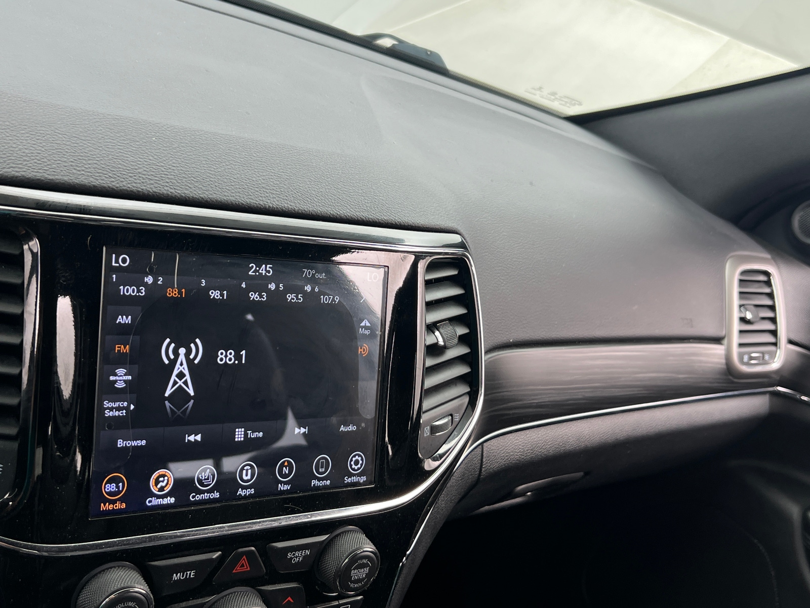Thumbnail: 2019 Jeep Grand Cherokee - 3