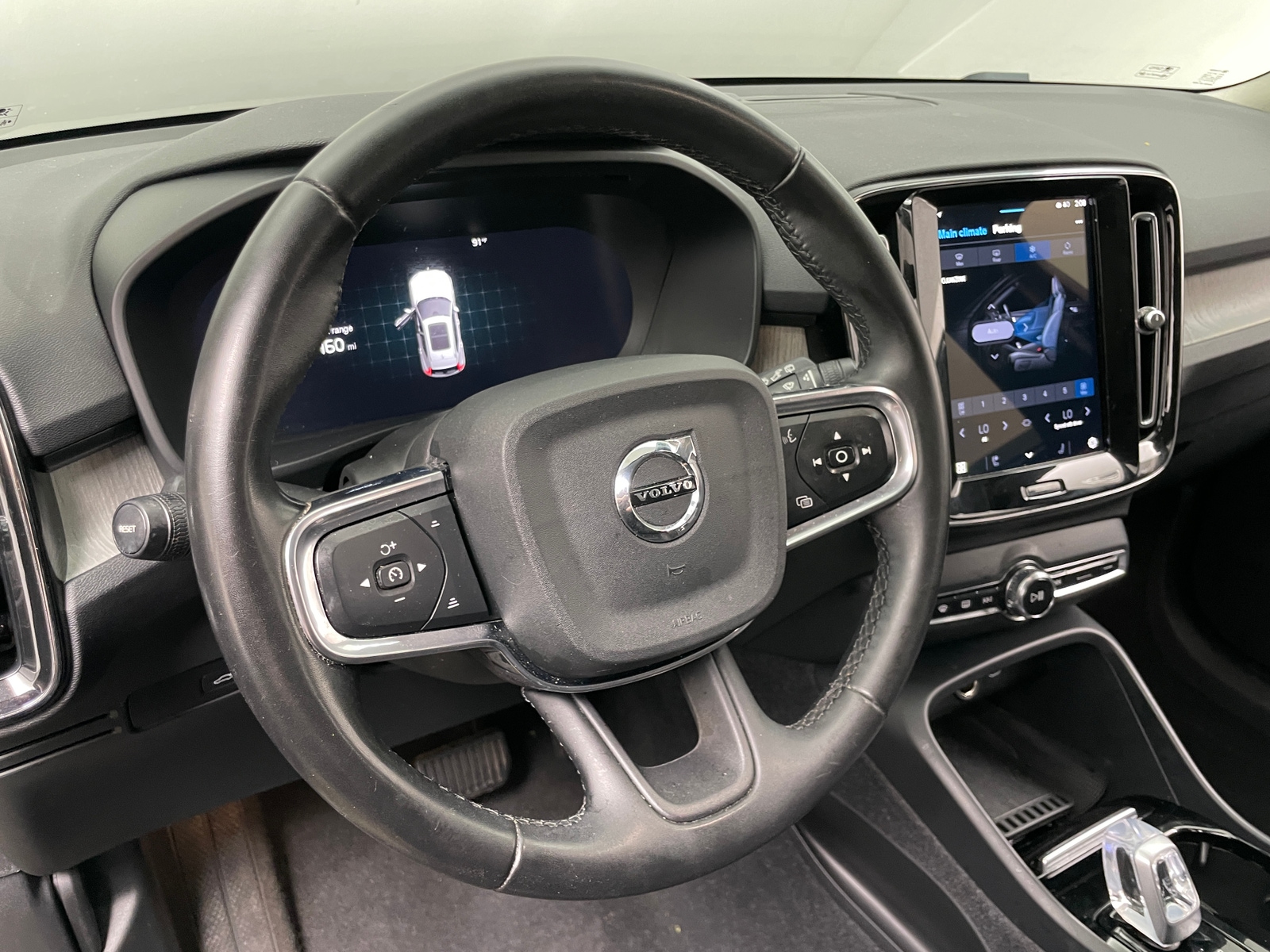 Thumbnail: 2024 Volvo XC40 - 4