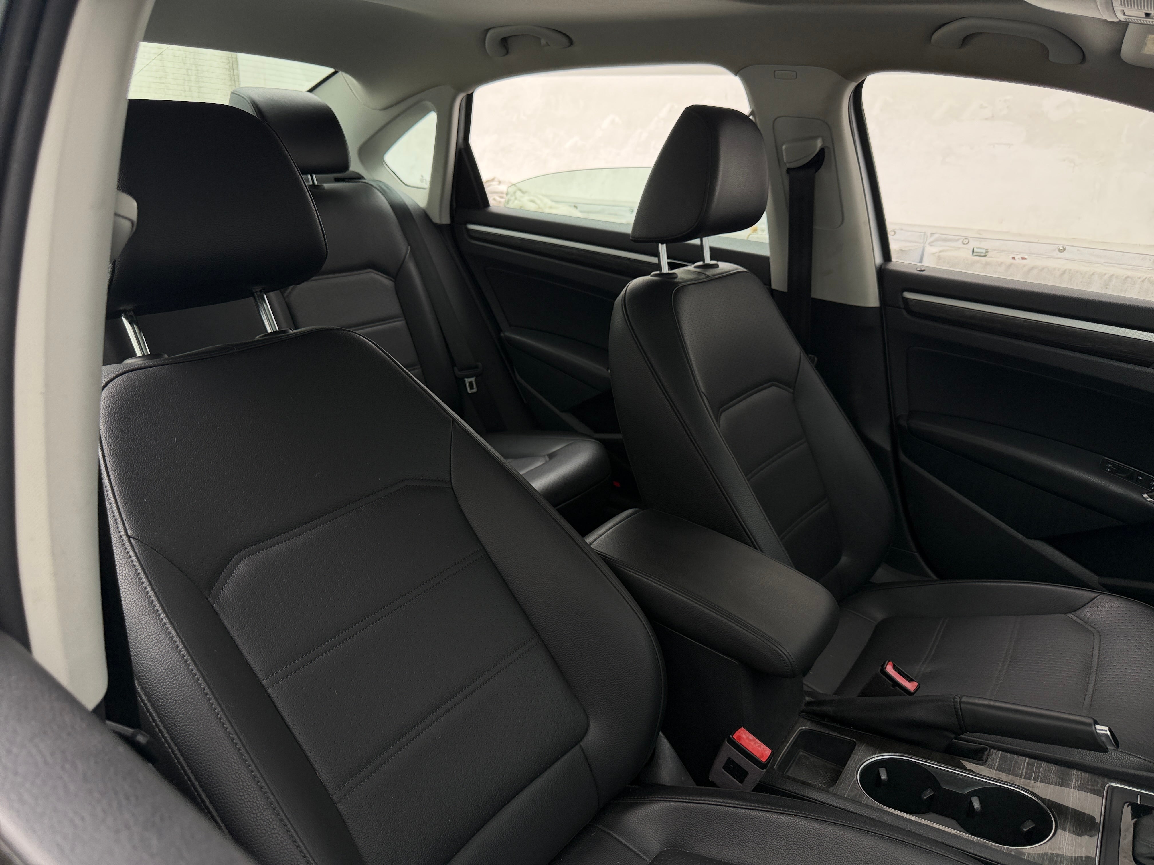2018 Volkswagen Passat SE - Photo 4