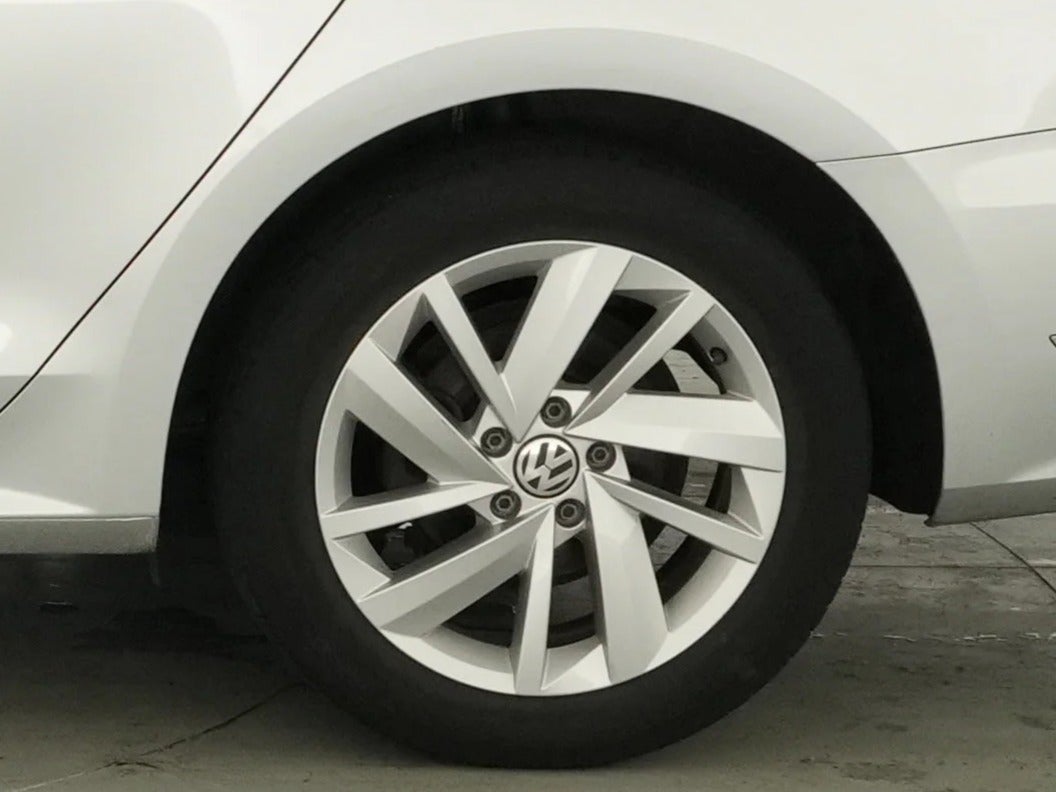 2018 Volkswagen Passat SE - Photo 17