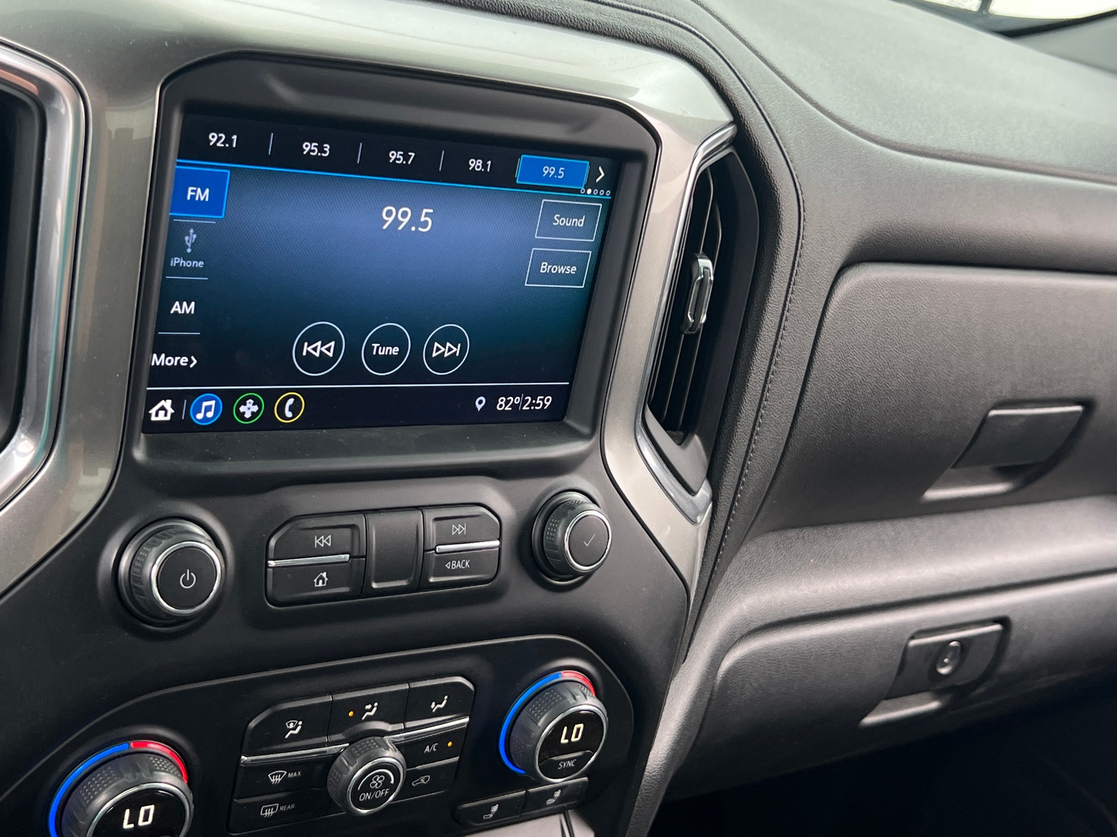 Thumbnail: 2019 Chevrolet Silverado 1500 - 4