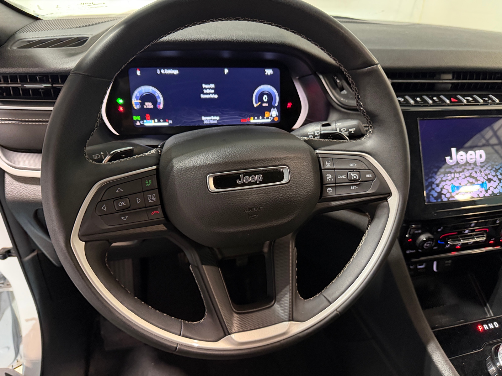 Thumbnail: 2023 Jeep Grand Cherokee L - 4
