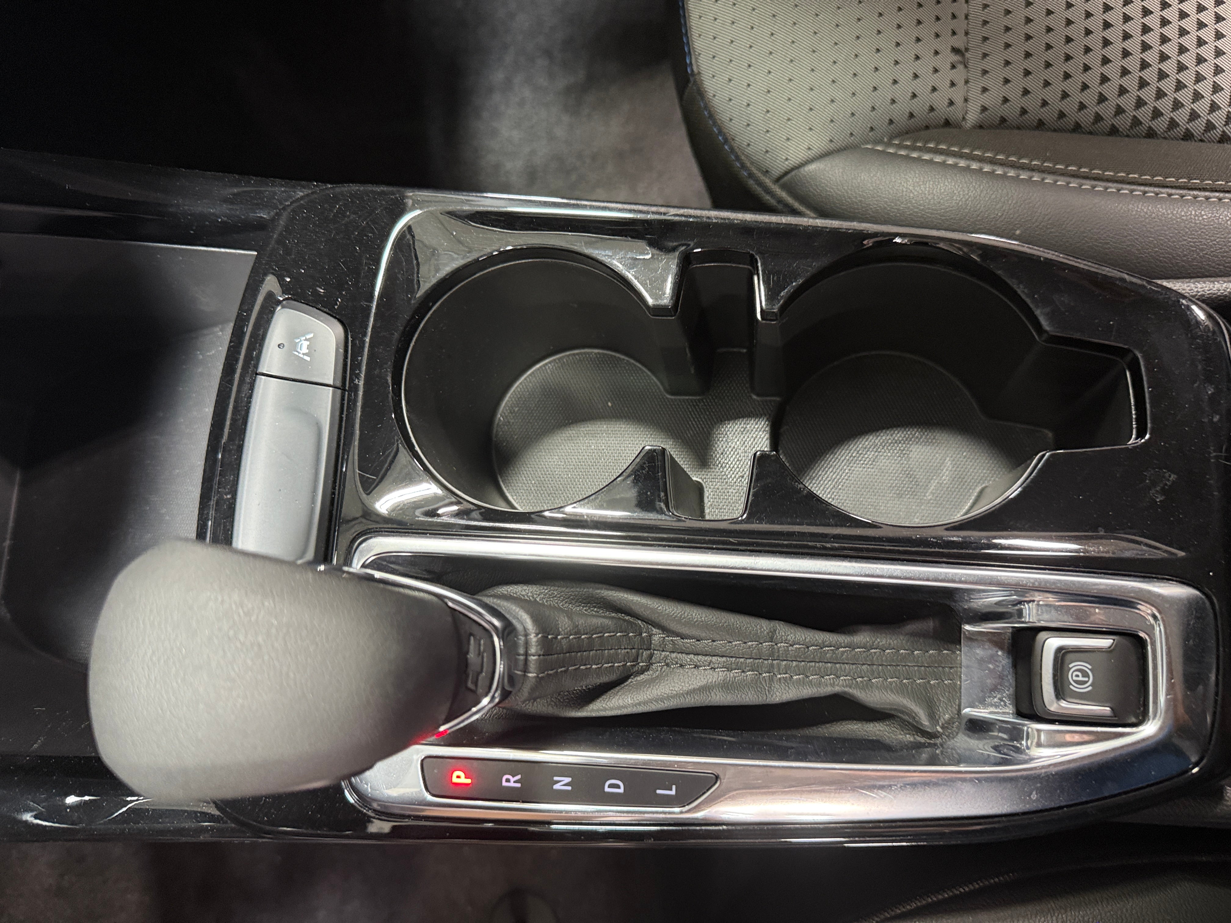 2025 Chevrolet Trax LT - Photo 2