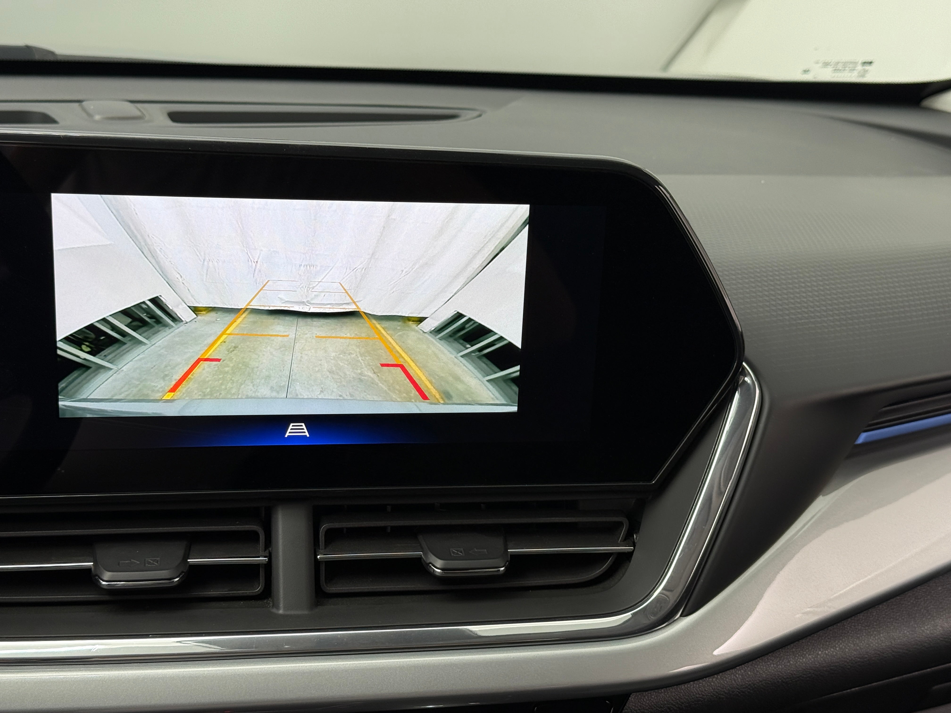 2025 Chevrolet Trax LT - Photo 11