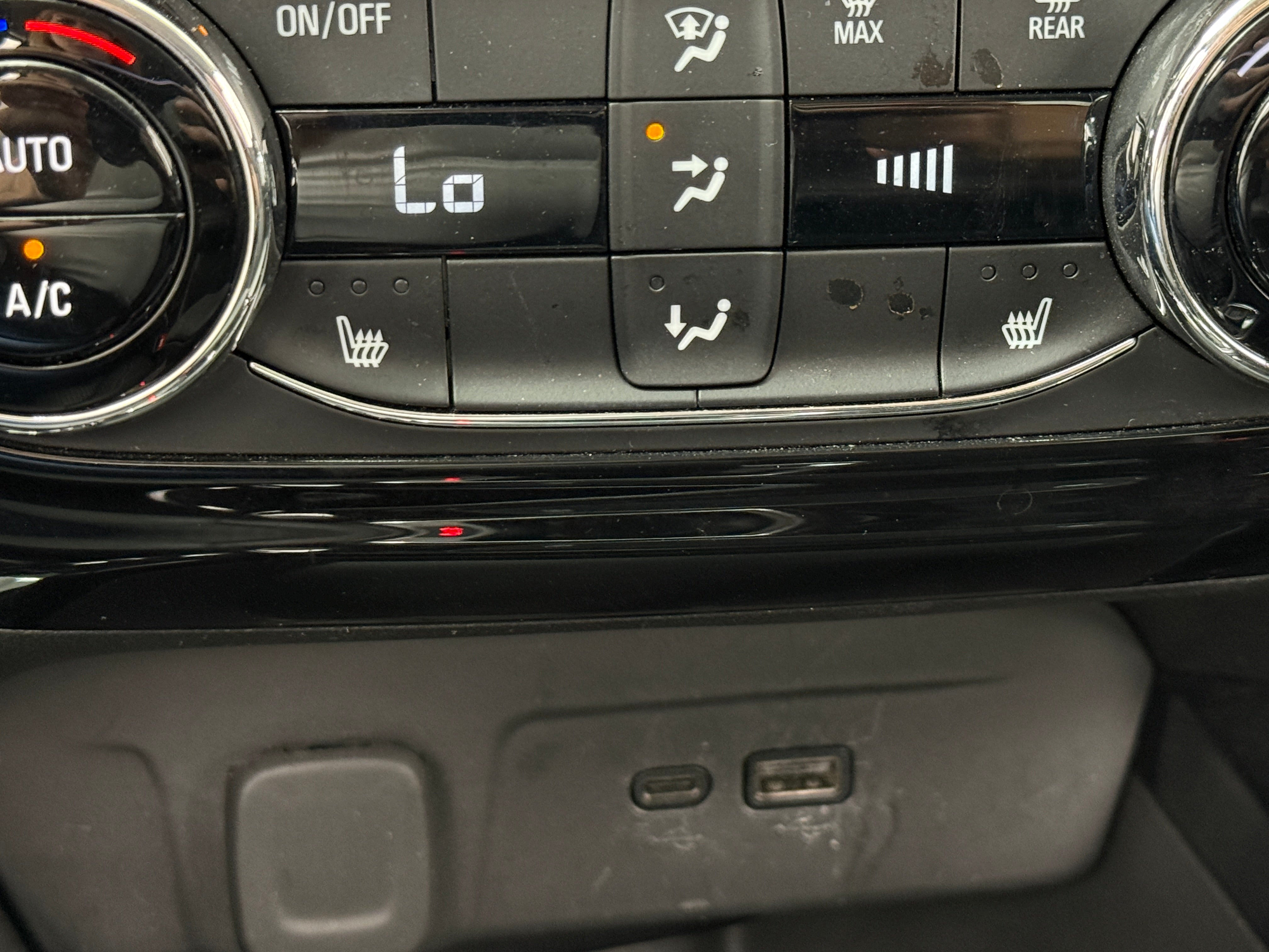 2025 Chevrolet Trax LT - Photo 12
