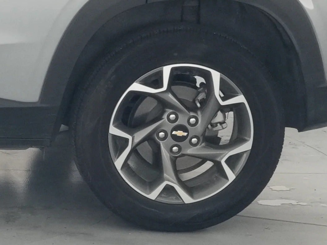 2025 Chevrolet Trax LT - Photo 14