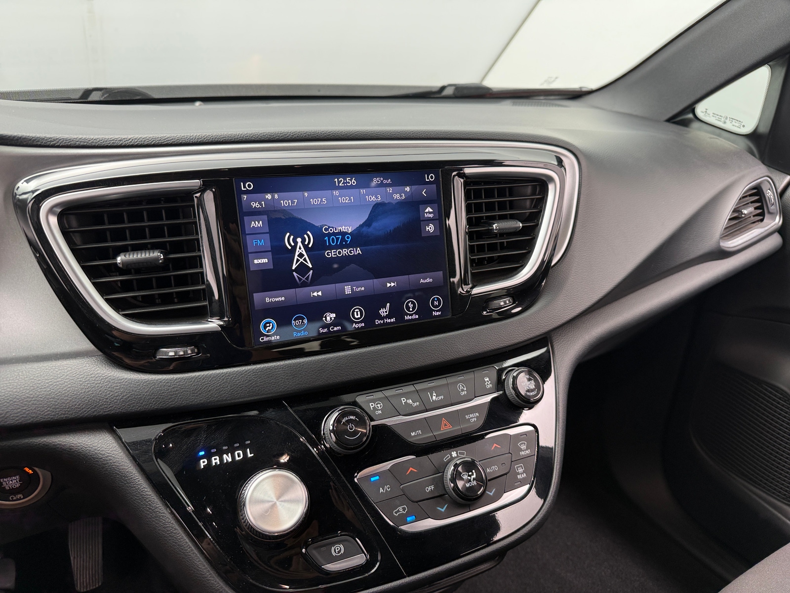 Thumbnail: 2019 Chrysler Pacifica - 4