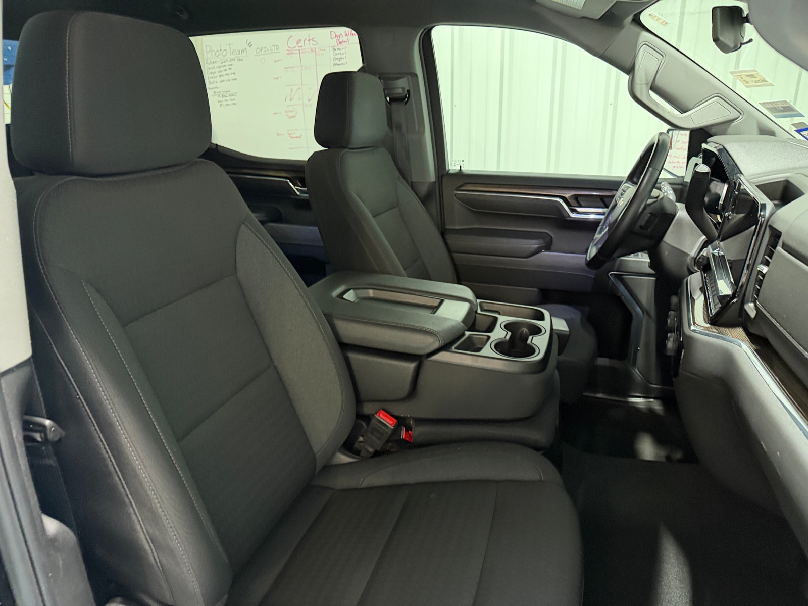 Thumbnail: 2025 Chevrolet Silverado 1500 - 2