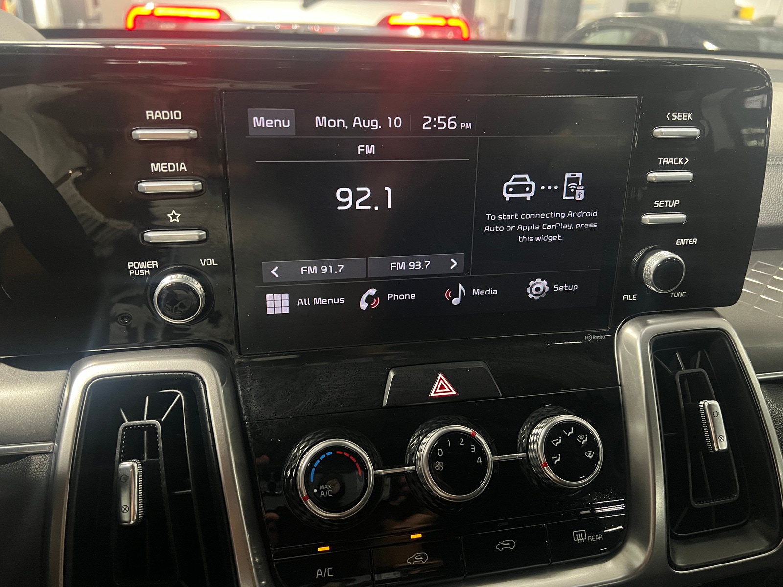 Thumbnail: 2023 Kia Sorento - 4