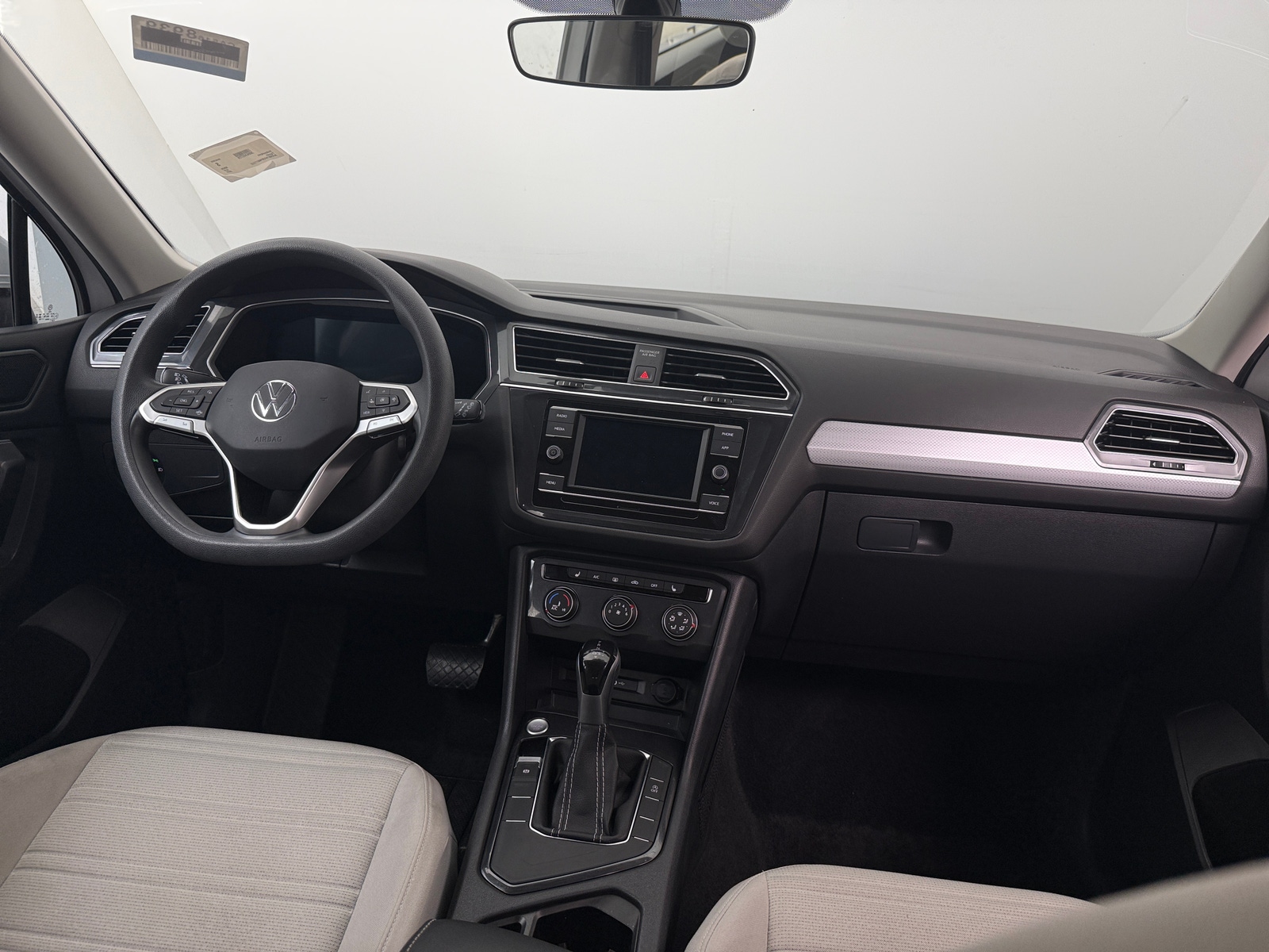 Thumbnail: 2023 Volkswagen Tiguan - 3