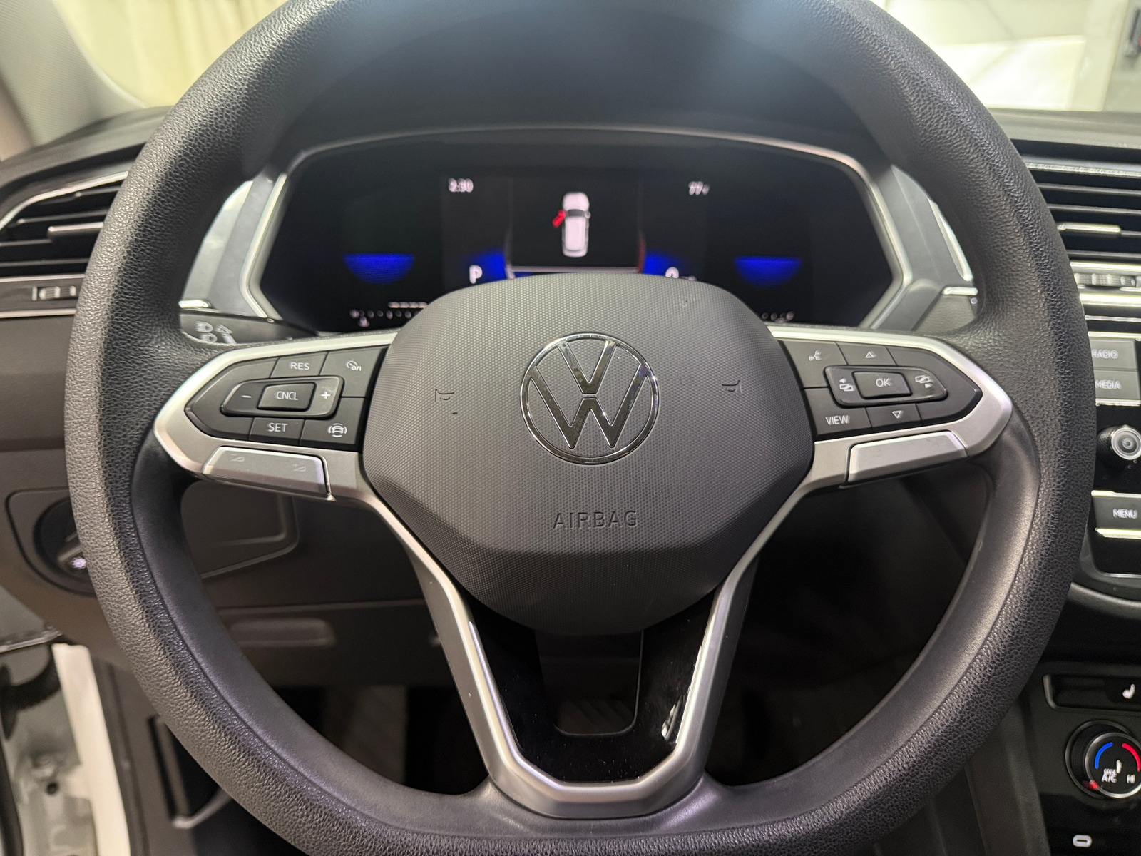 Thumbnail: 2023 Volkswagen Tiguan - 5