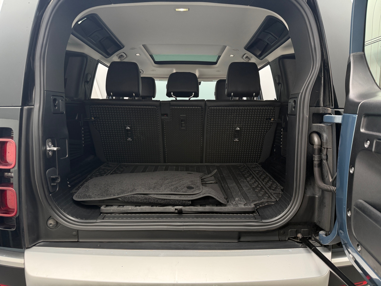 Thumbnail: 2024 Land Rover Defender - 6
