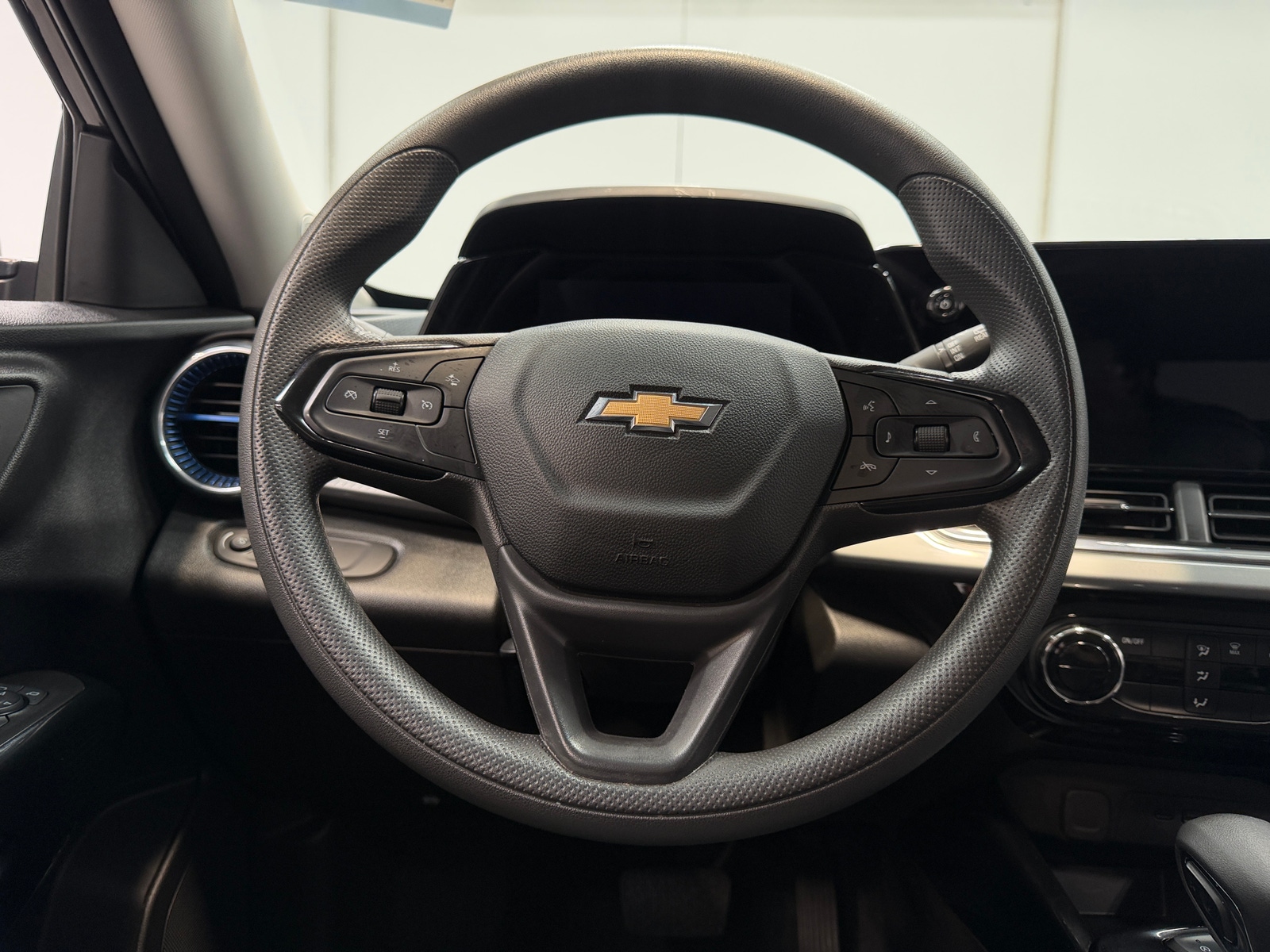 Thumbnail: 2025 Chevrolet Trax - 4