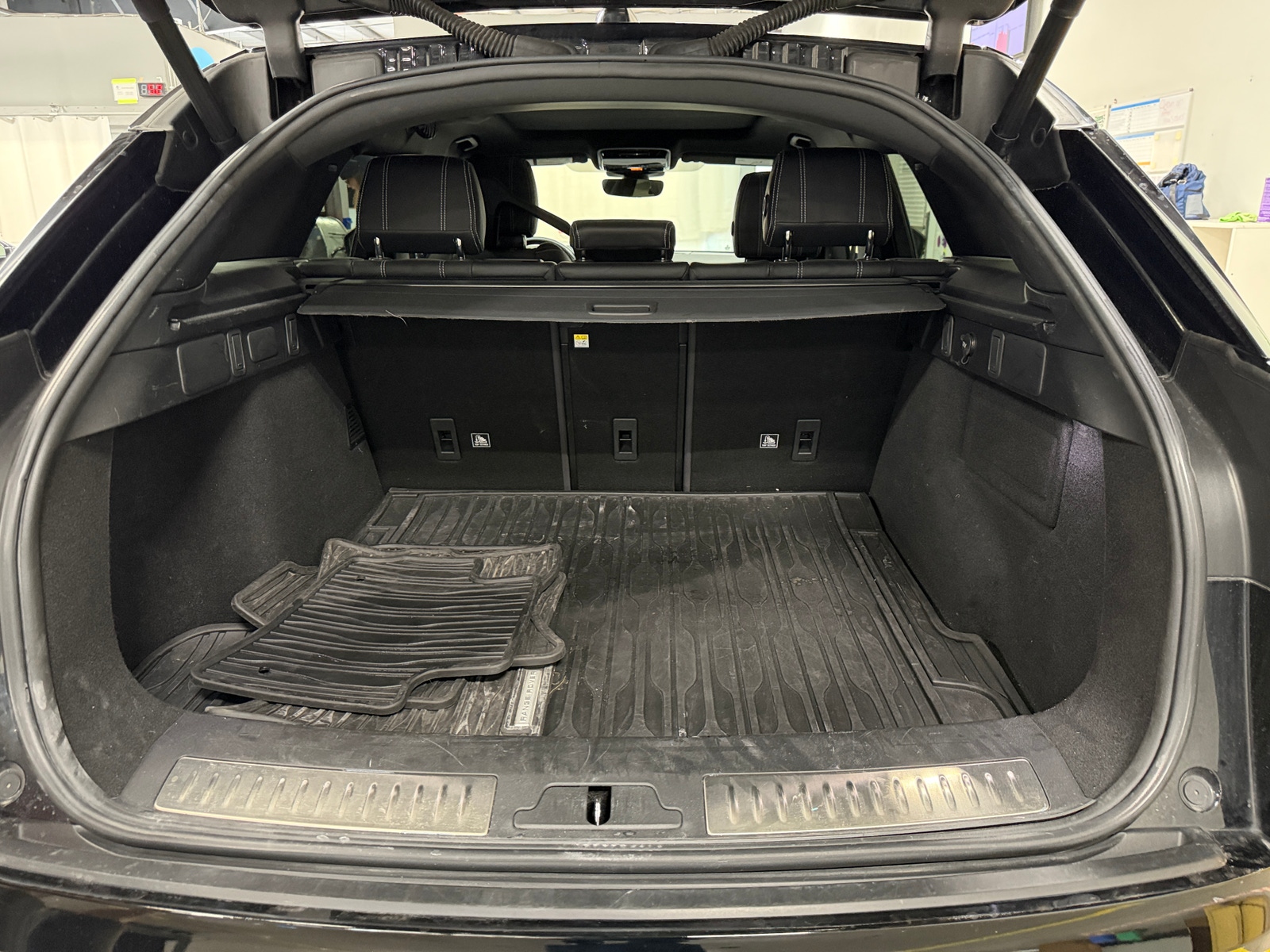 Thumbnail: 2020 Land Rover Range Rover Velar - 6