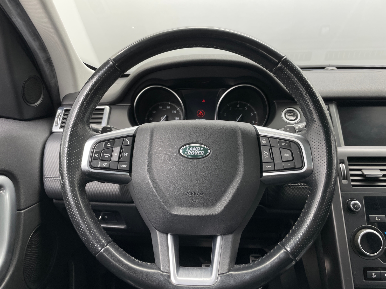 Thumbnail: 2018 Land Rover Discovery Sport - 4