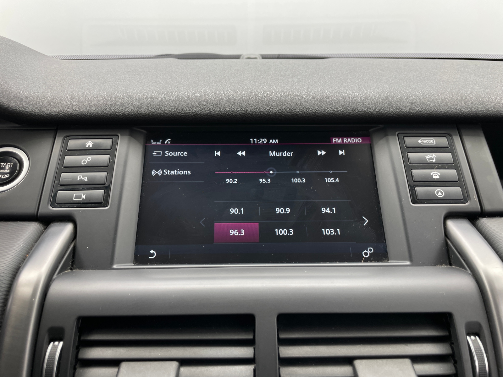 Thumbnail: 2018 Land Rover Discovery Sport - 3