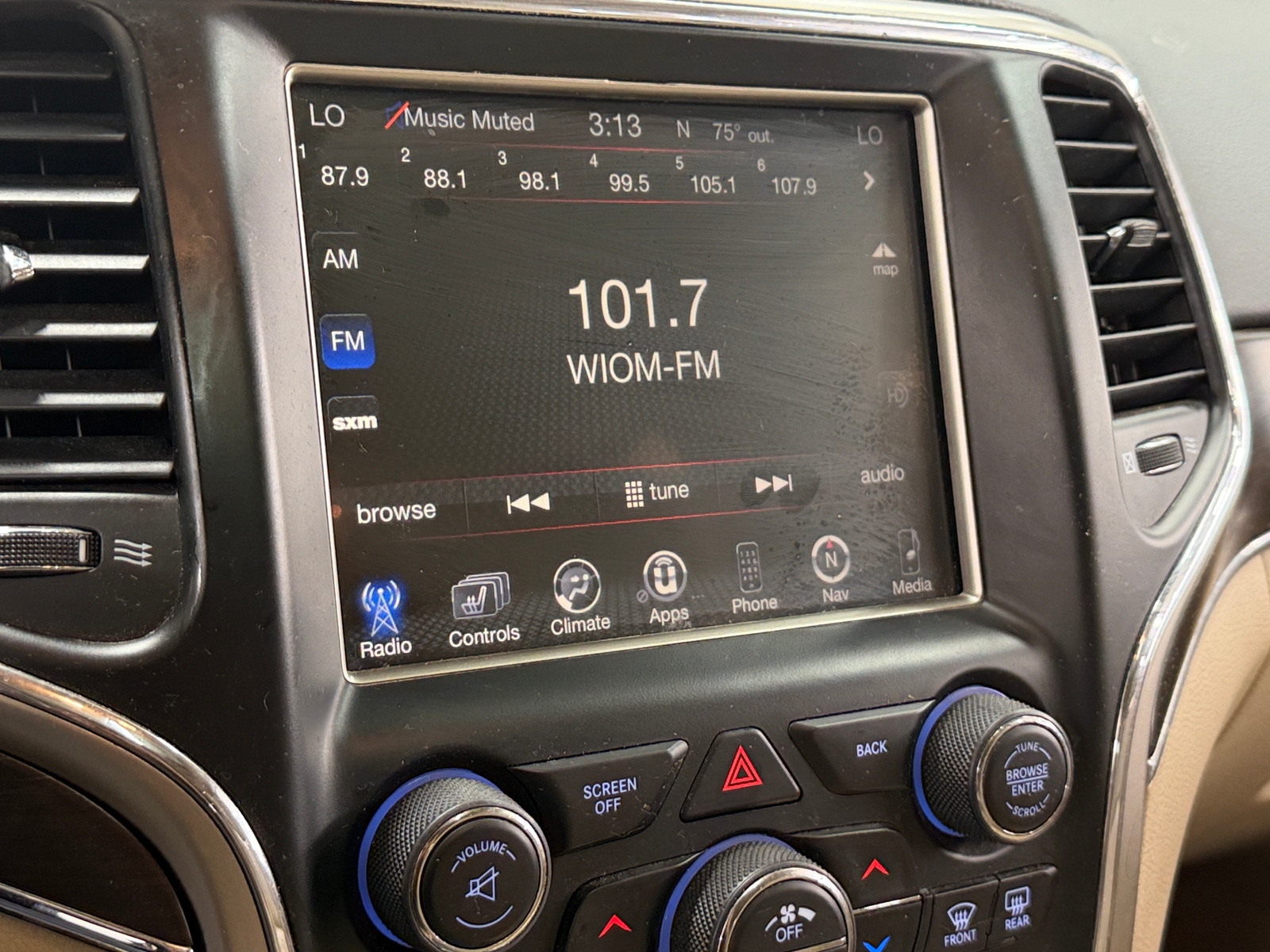 Thumbnail: 2017 Jeep Grand Cherokee - 3