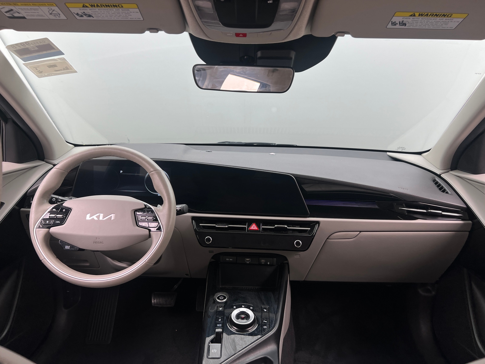 Thumbnail: 2023 Kia Niro - 3