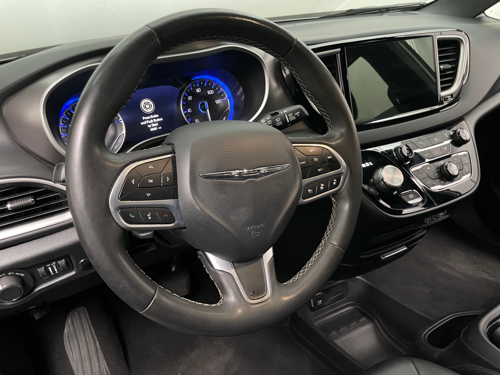 Thumbnail: 2025 Chrysler Voyager - 4