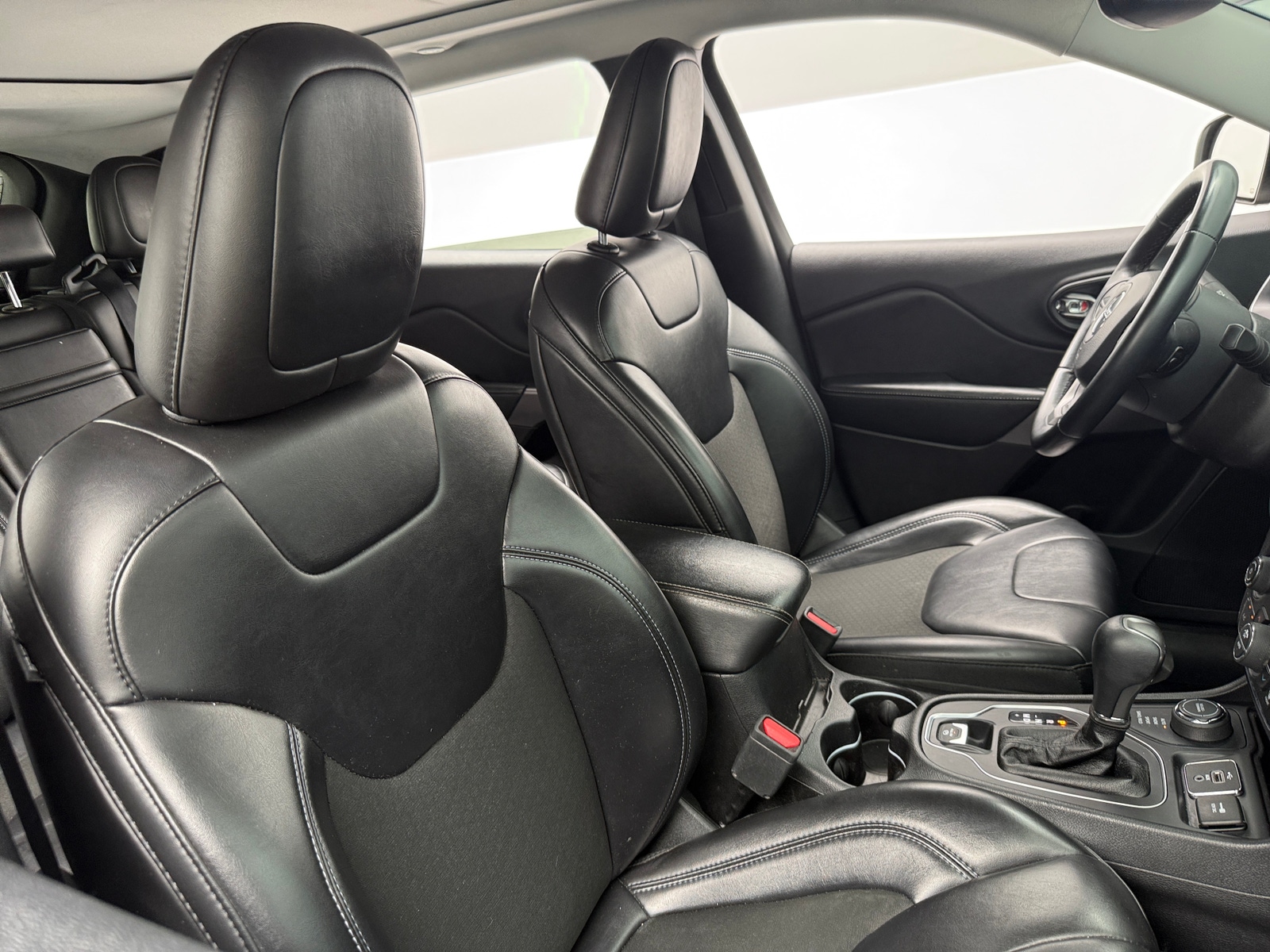Thumbnail: 2019 Jeep Cherokee - 2
