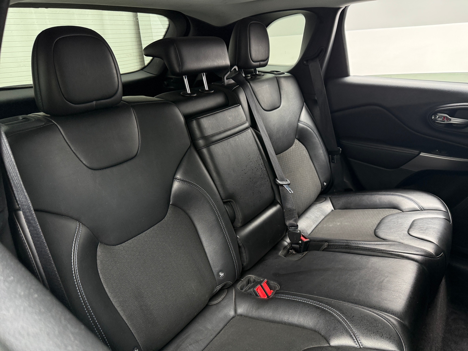 Thumbnail: 2019 Jeep Cherokee - 6