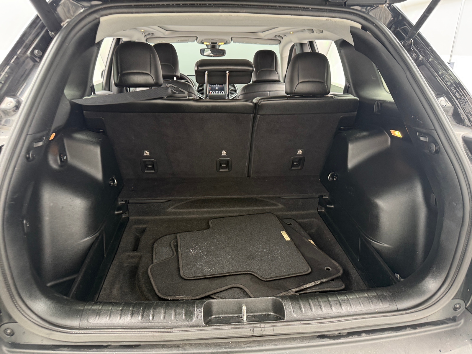 Thumbnail: 2019 Jeep Cherokee - 7