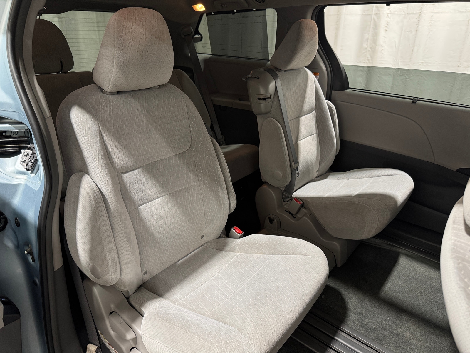 Thumbnail: 2016 Toyota Sienna - 6