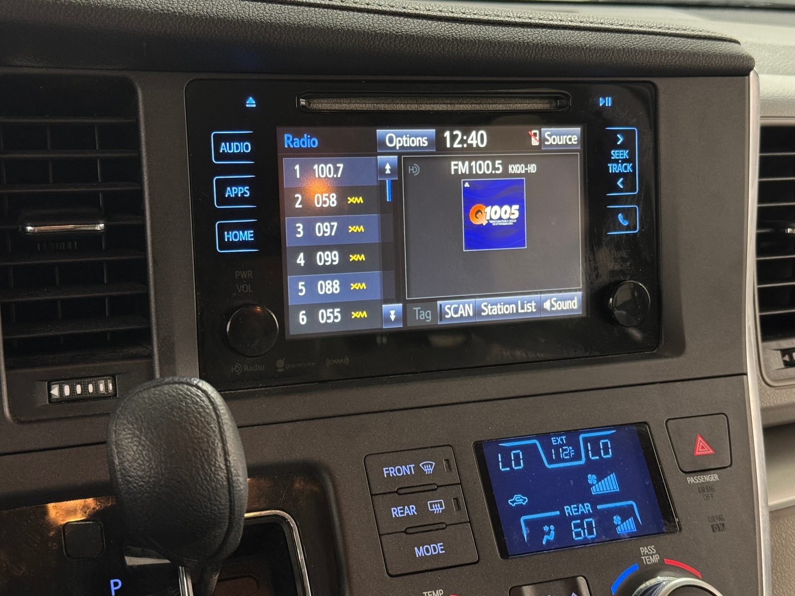 Thumbnail: 2016 Toyota Sienna - 4