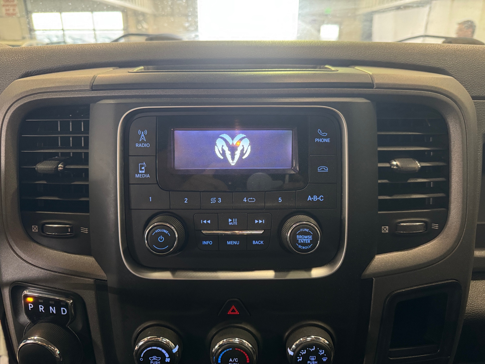 Thumbnail: 2020 RAM 1500 Classic - 4