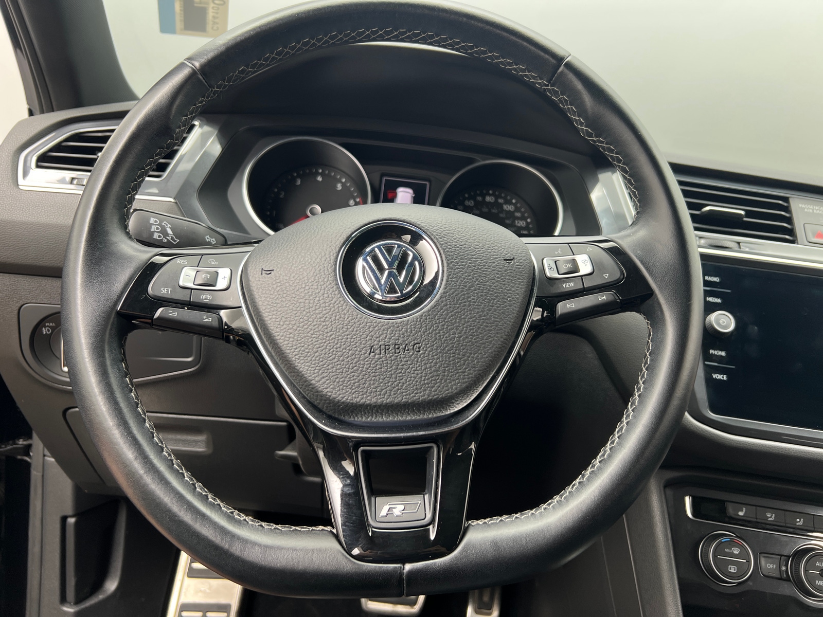 Thumbnail: 2021 Volkswagen Tiguan - 4