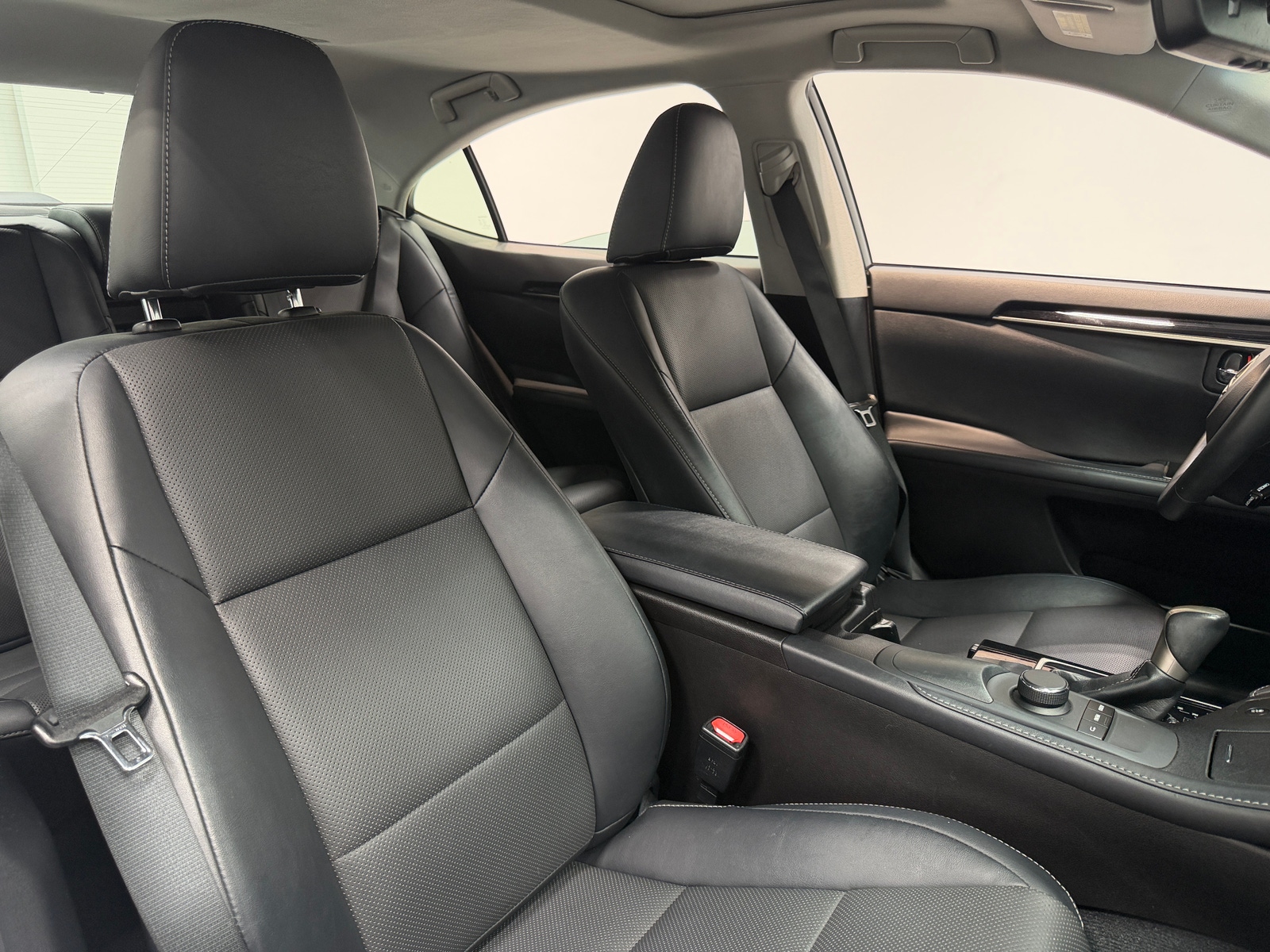 Thumbnail: 2017 Lexus ES - 2