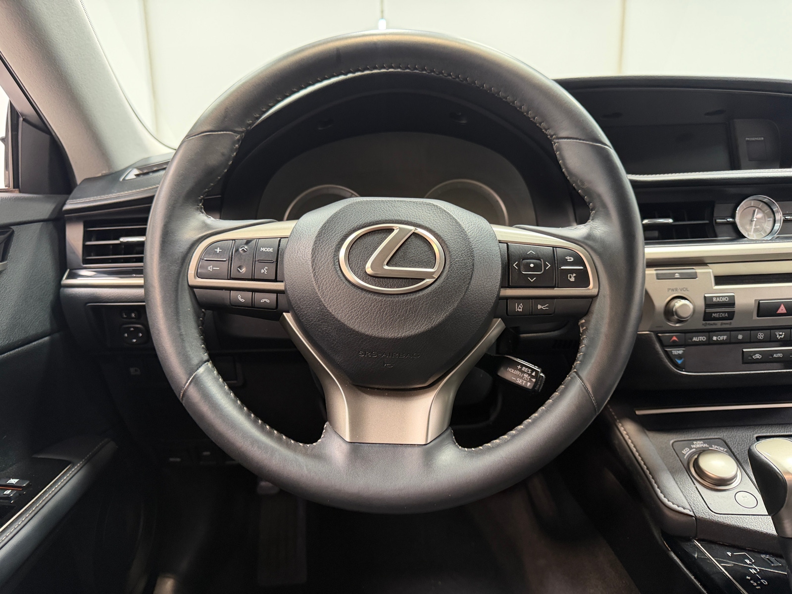 Thumbnail: 2017 Lexus ES - 5
