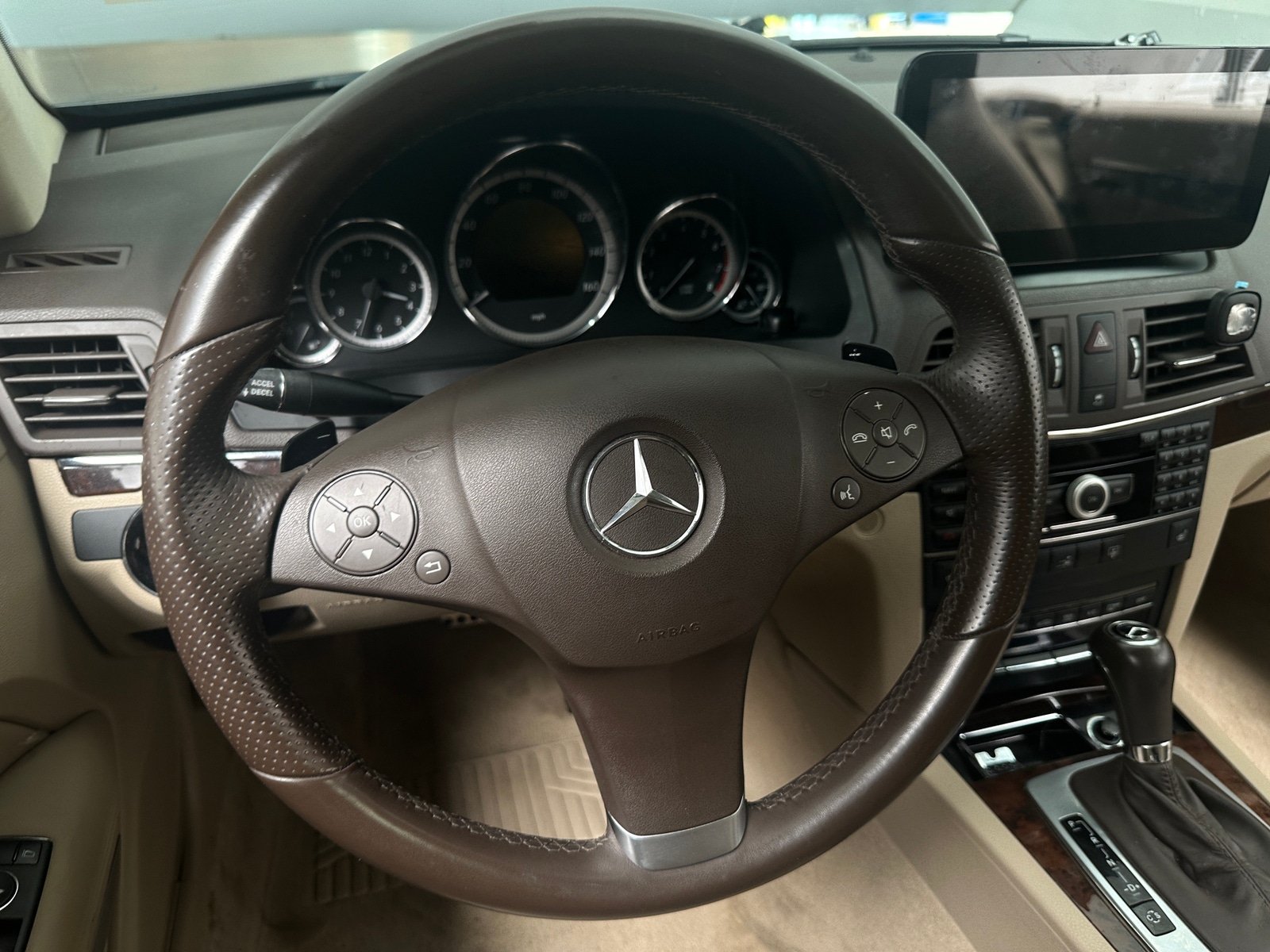Thumbnail: 2010 Mercedes-Benz E-Class - 3
