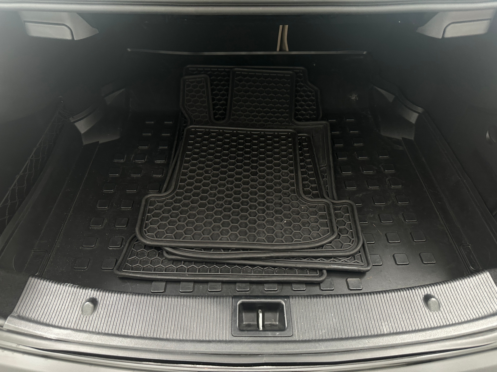 Thumbnail: 2010 Mercedes-Benz E-Class - 4