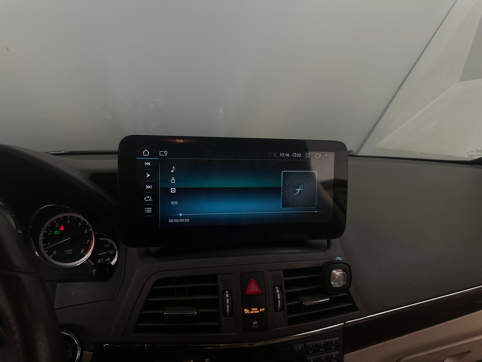 Thumbnail: 2010 Mercedes-Benz E-Class - 2