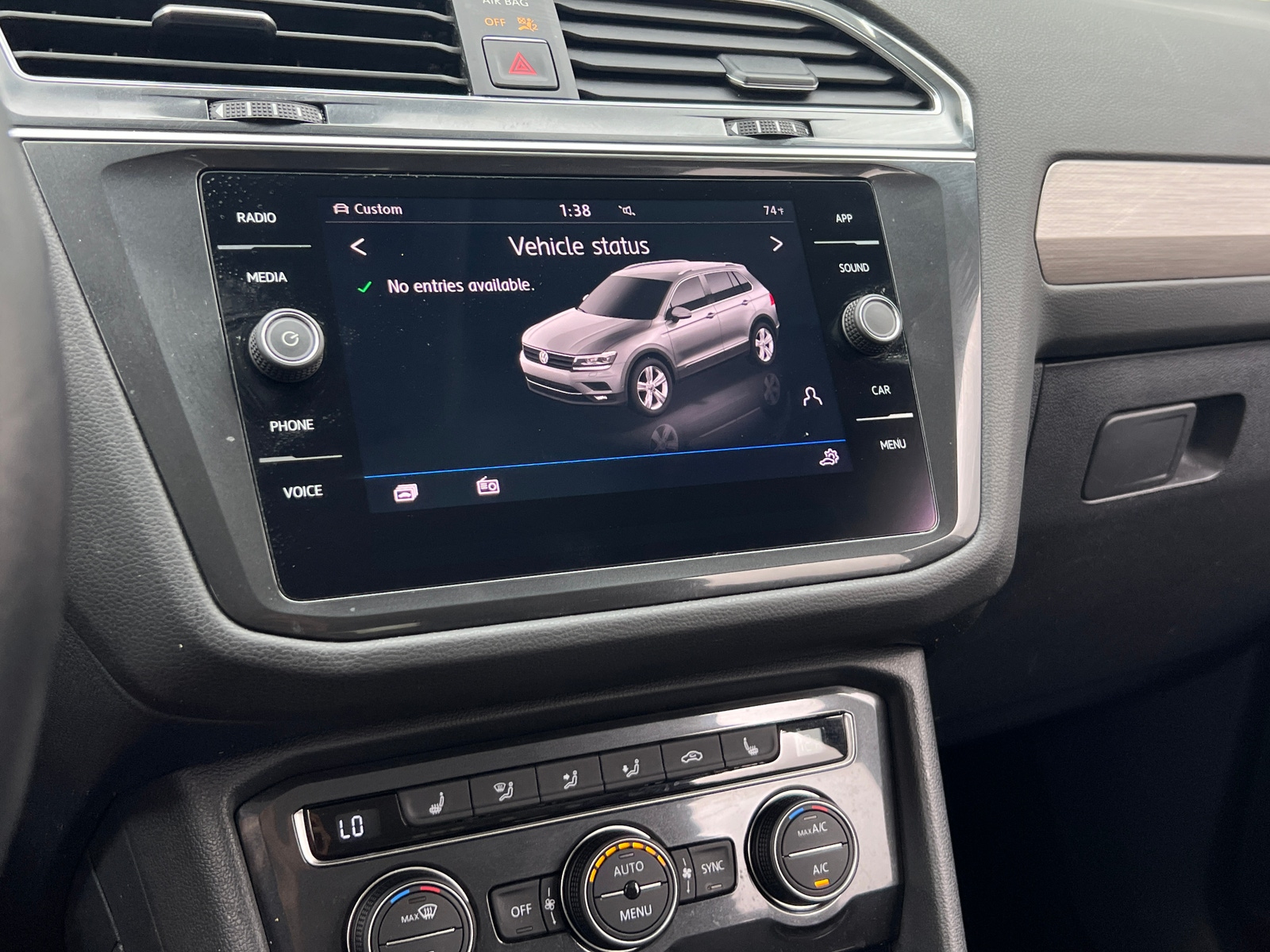 Thumbnail: 2018 Volkswagen Tiguan - 3