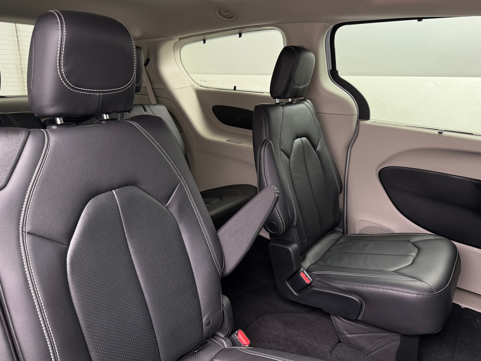 Thumbnail: 2022 Chrysler Pacifica - 5