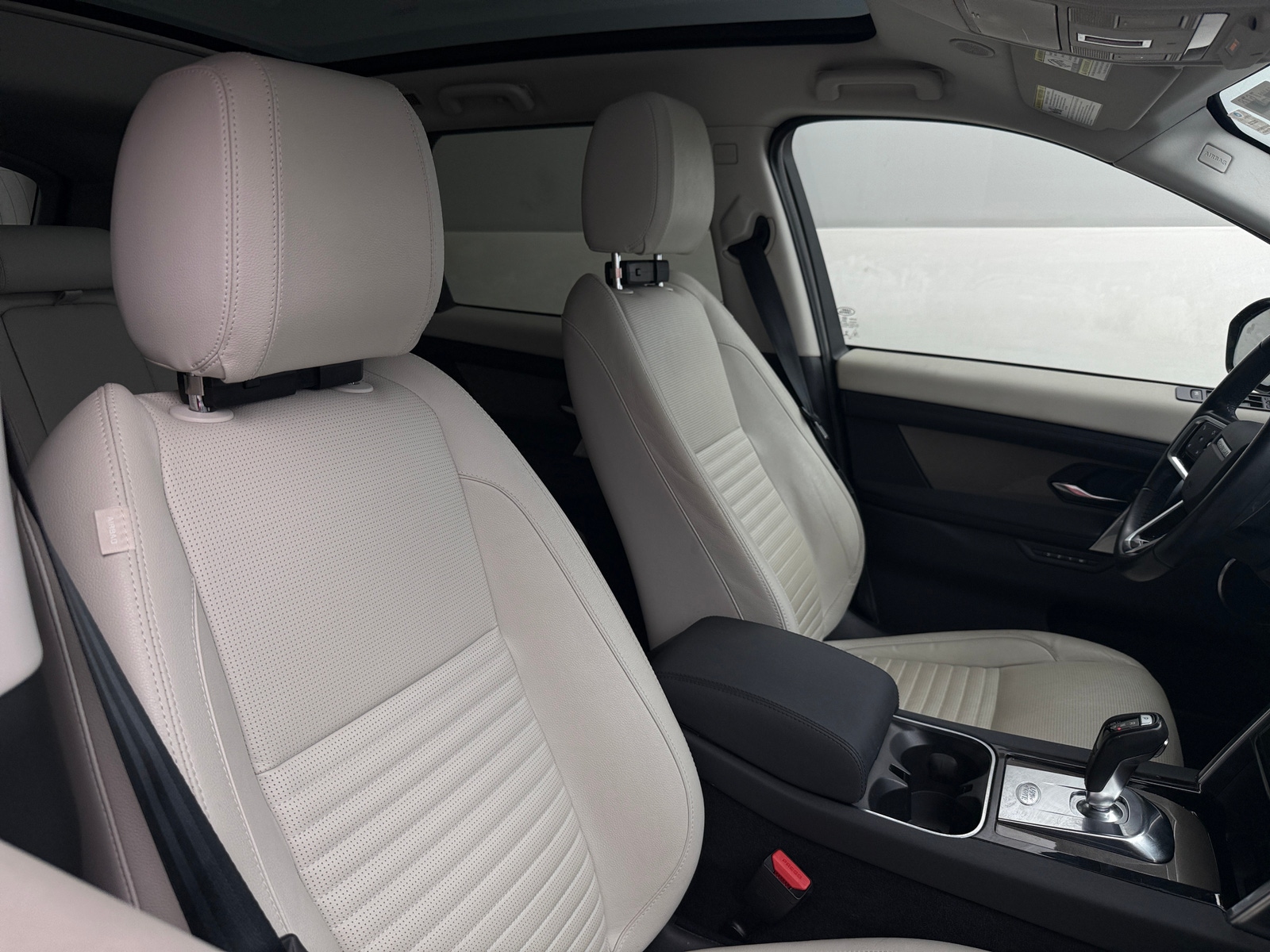 Thumbnail: 2021 Land Rover Discovery Sport - 2
