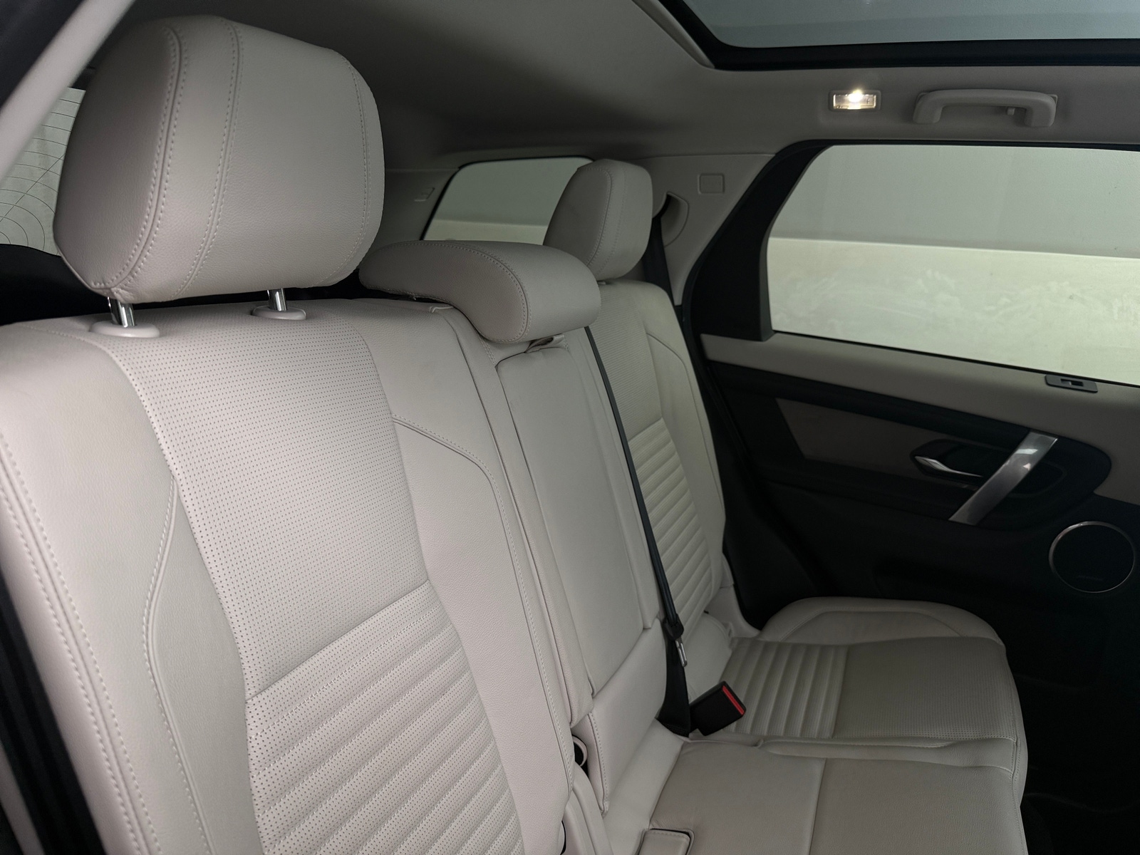 Thumbnail: 2021 Land Rover Discovery Sport - 6