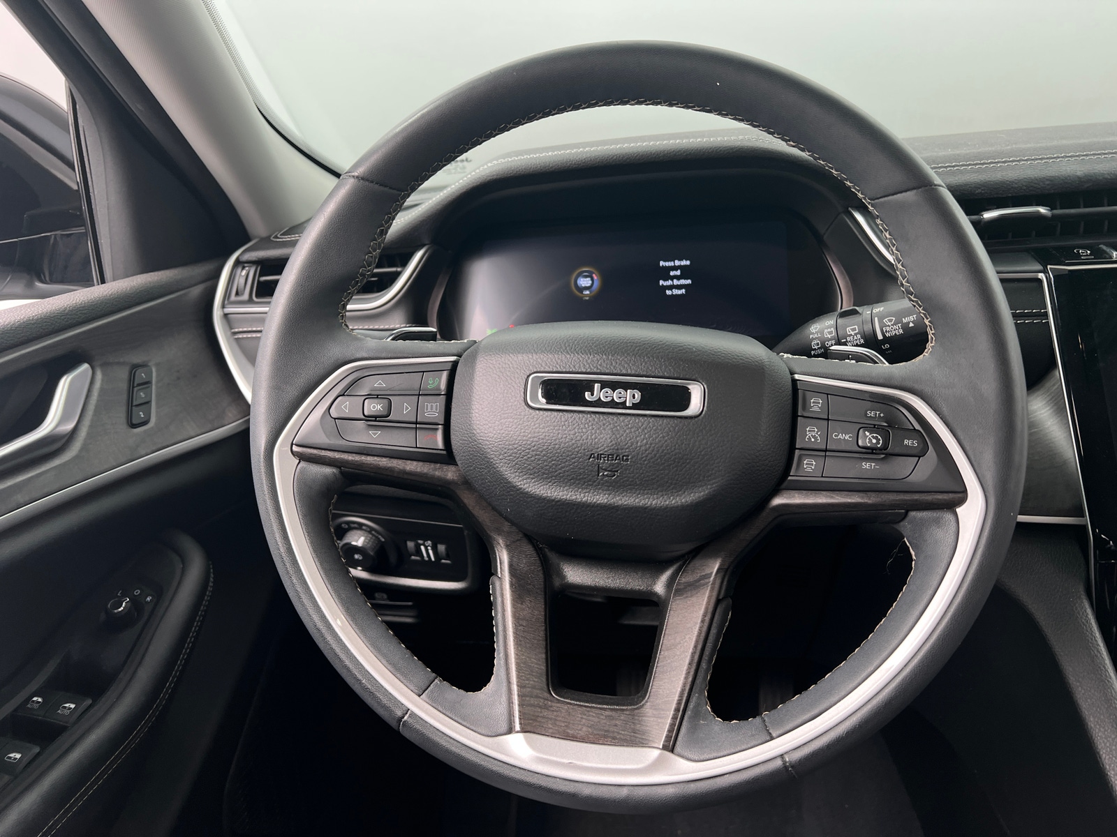 Thumbnail: 2023 Jeep Grand Cherokee L - 4