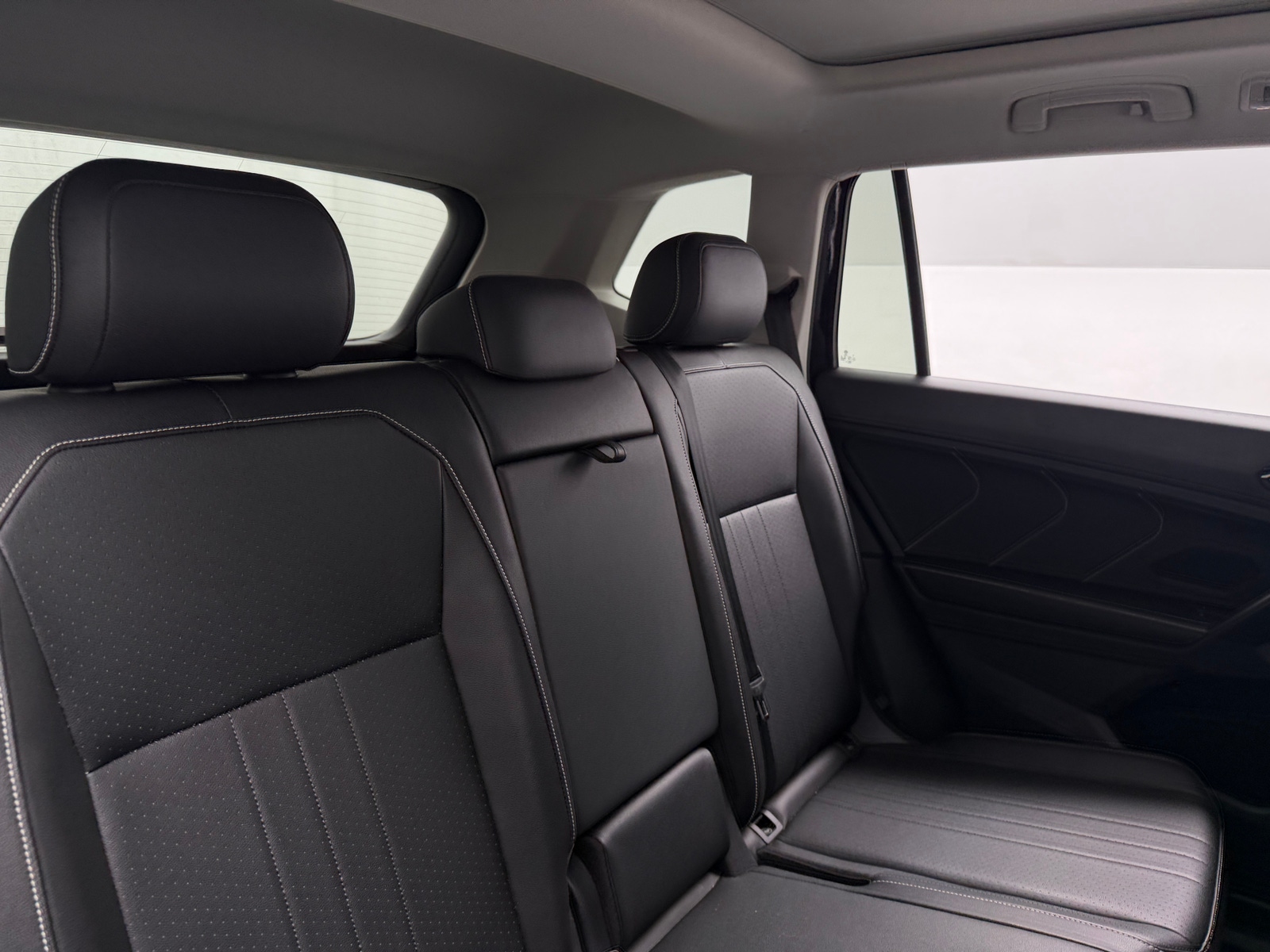 Thumbnail: 2023 Volkswagen Tiguan - 5
