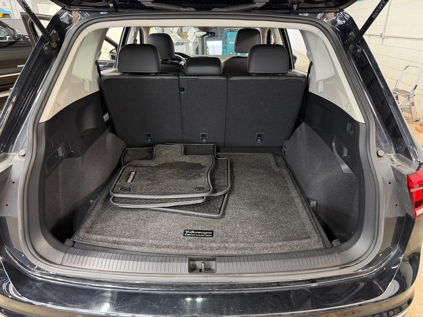 Thumbnail: 2023 Volkswagen Tiguan - 6