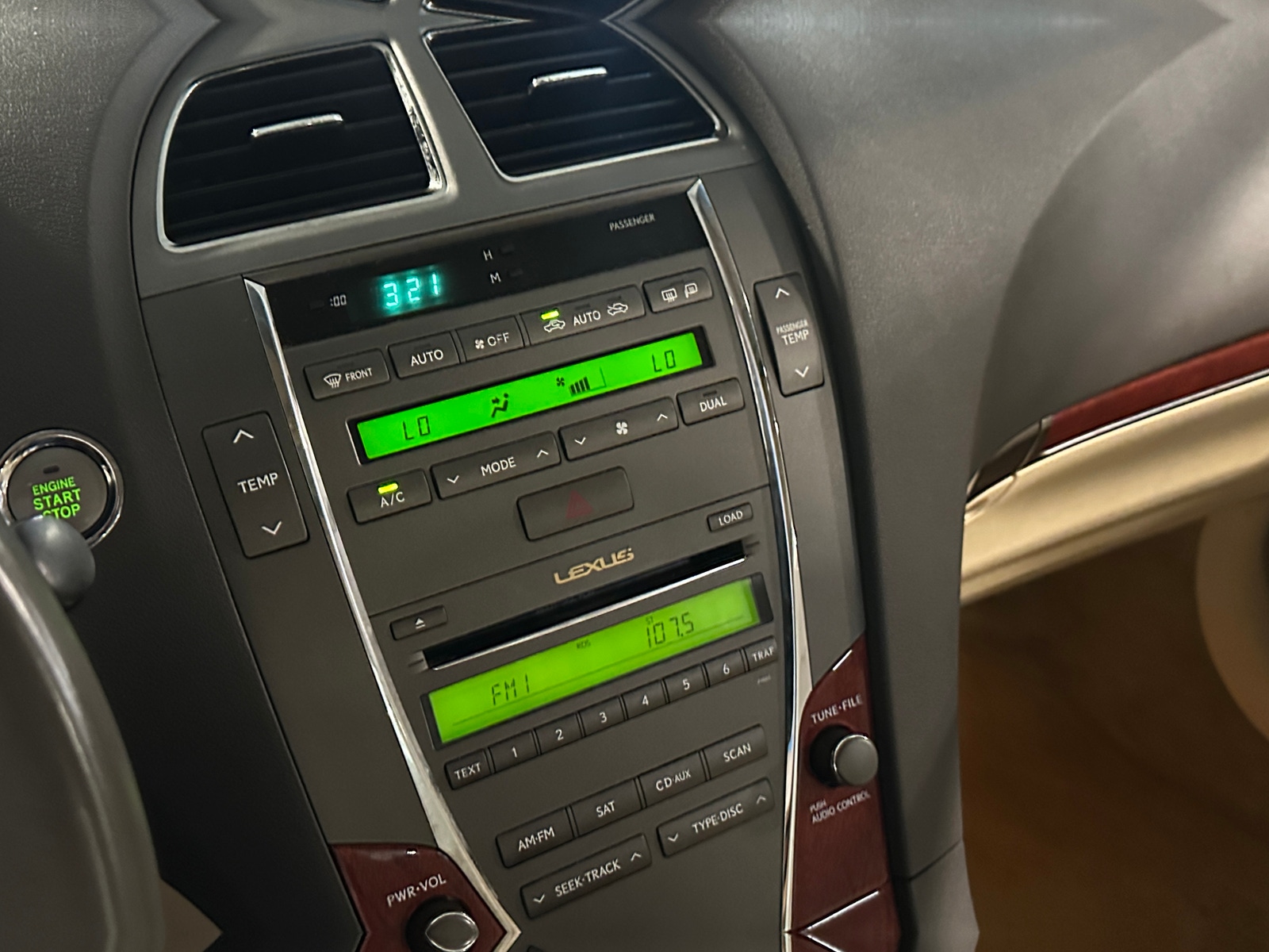 Thumbnail: 2011 Lexus ES - 3
