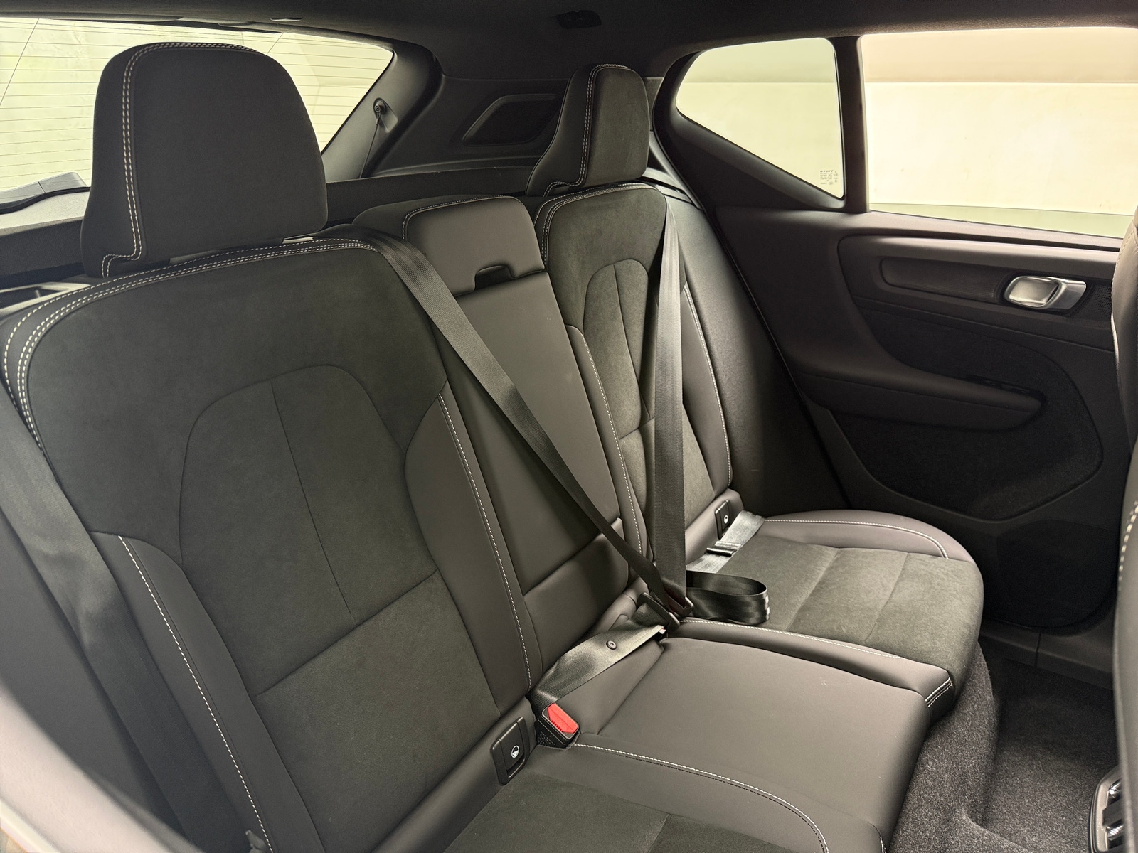 Thumbnail: 2023 Volvo XC40 - 5