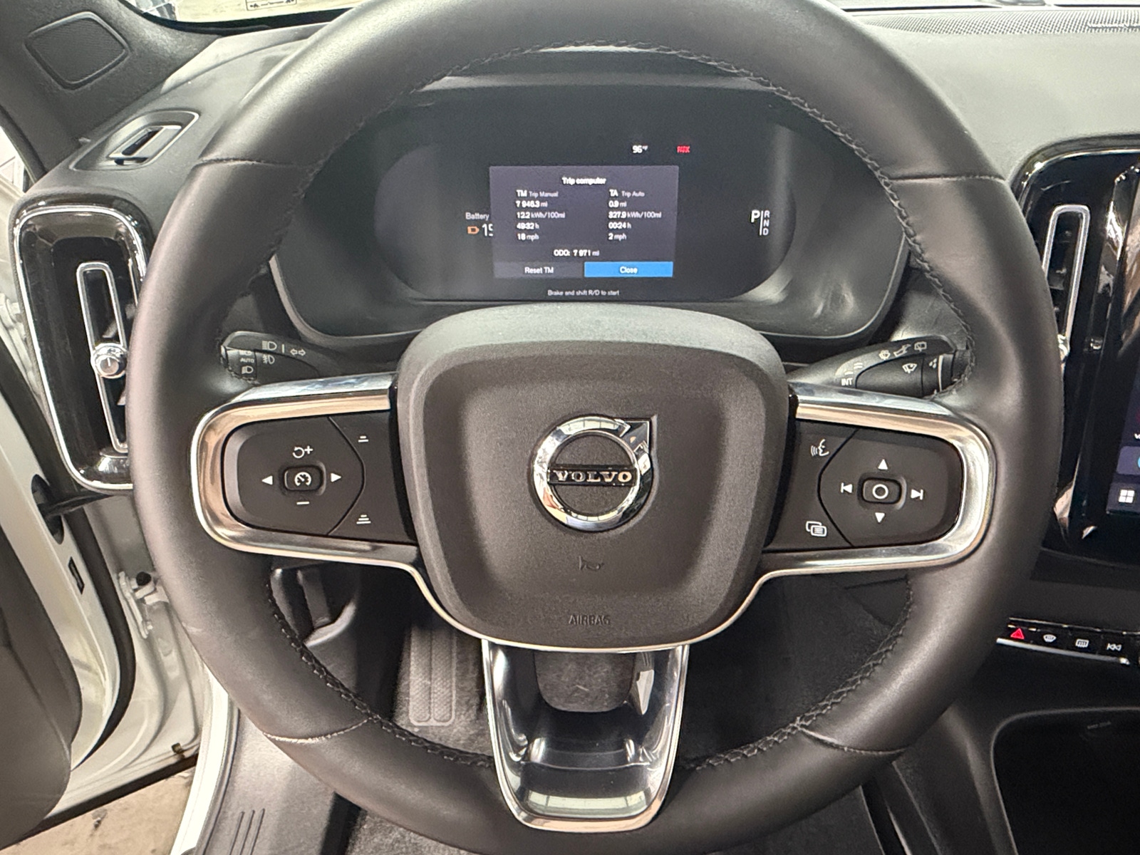 Thumbnail: 2023 Volvo XC40 - 4
